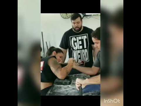 female 🔥arms wrestling 🔥crezy moment #shorts @musclebeast2562