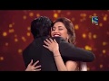 Shah Rukh Khan And Madhuri Dixit Romantic Scene On Stage