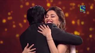 Download lagu Shah Rukh Khan and Madhuri Dixit romantic scene on Stage mp3 Download lagu Shah Rukh Khan and Madhuri Dixit romantic scene on Stage mp3