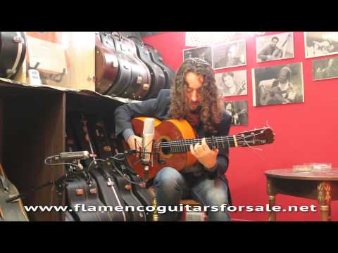 El Perla plays the José Ramírez 1968 flamenco guitar for sale
