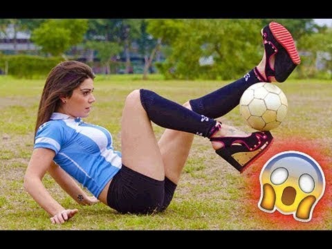 Lisa Zimouche Football Freestyle Show by Amazing Girls