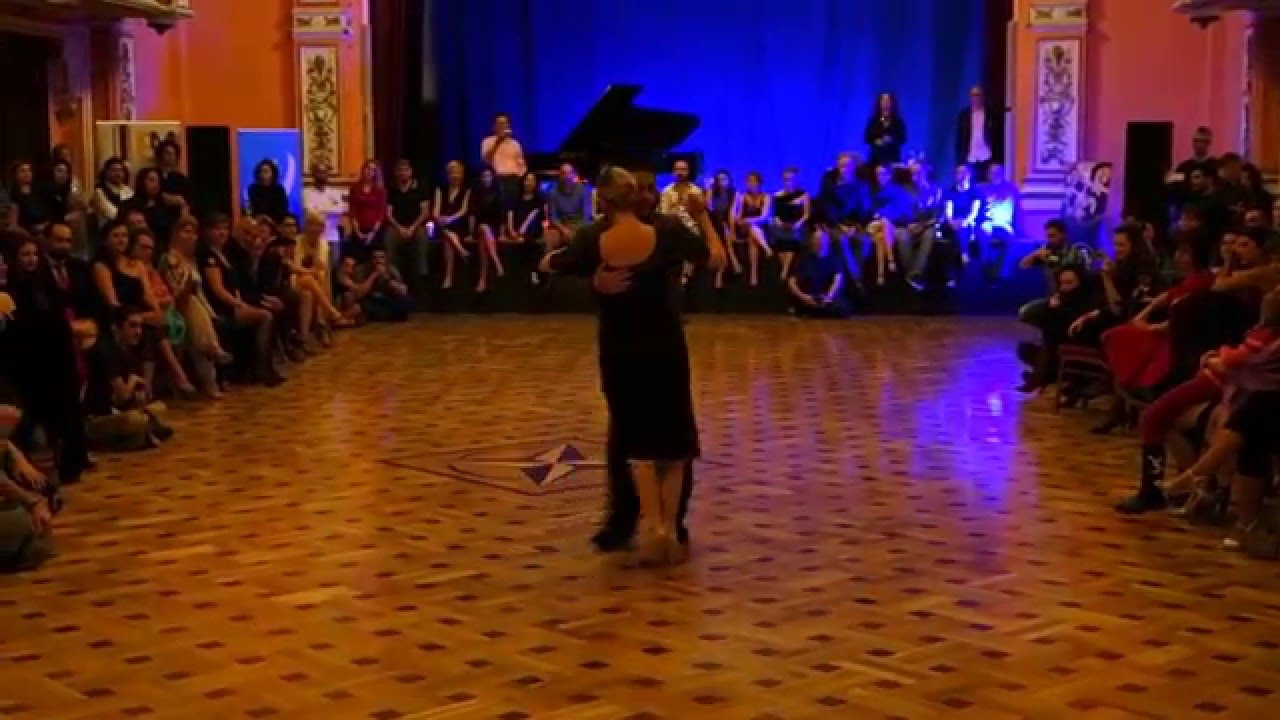 Carlos Espinoza & Noelia Hurtado 1/4