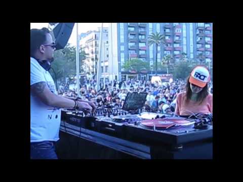 DEF Mike playing @ Barceloneta Beach (Spain) by Arena Viena & FACT