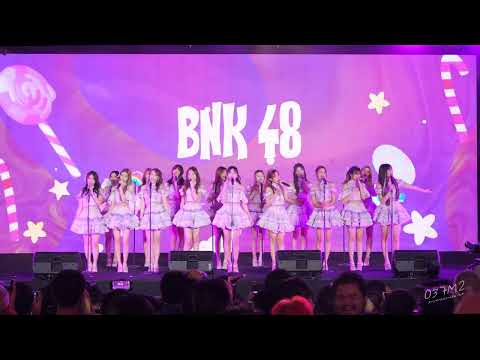 BNK48 - Kimi wa Melody @ The Magical Christmas, The EmQuartier [Overall Stage 4K 60p] 221225