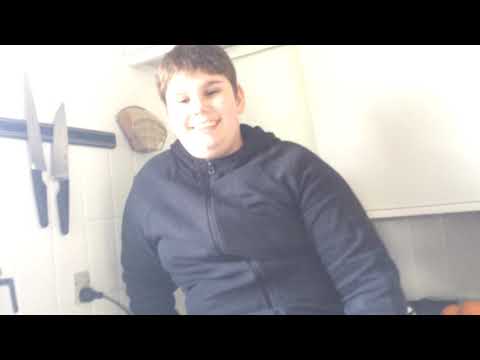 Vi laver nudler (det smager faktisk lidt godt)