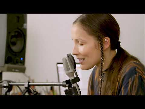 One Thing: Delhia de France –  Rehearsing in slow motion