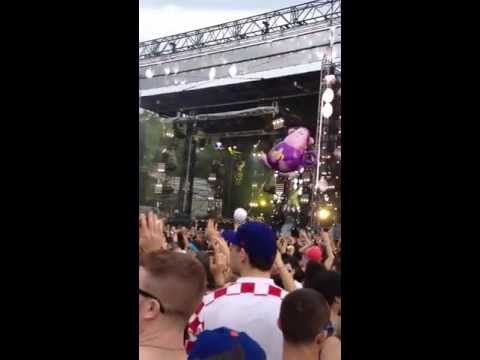 EDC NYC day 2 2013 silhouettes great drop