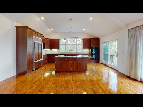 83 Beacon Street, Marblehead, MA - Presented by Thomas Dowd