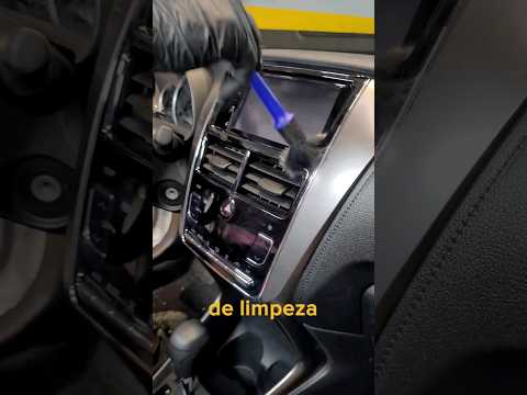 Bora de limpeza detalhada de painel em soft touch!