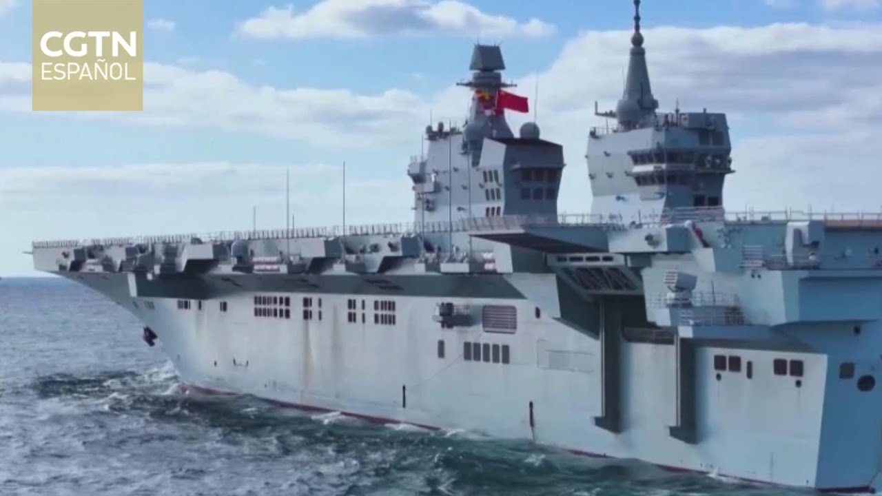 El buque de asalto anfibio "Sichuan" completa su primera prueba en el mar