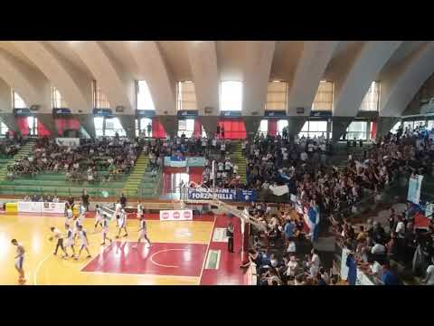 Pielle Livorno PL c gold  finale gara 3 PL  siena ingresso squadra coreografia