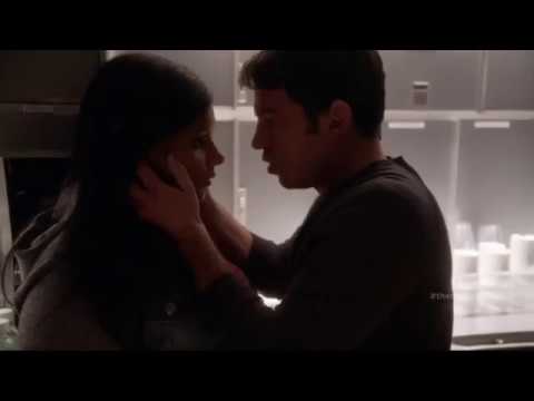 The Mindy Project: Mindy and Danny's First Kiss (Season 2, Episode 14)