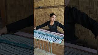 Download lagu Melihat Lebih Dekat Proses Menenun Kain Baduy #shorts mp3