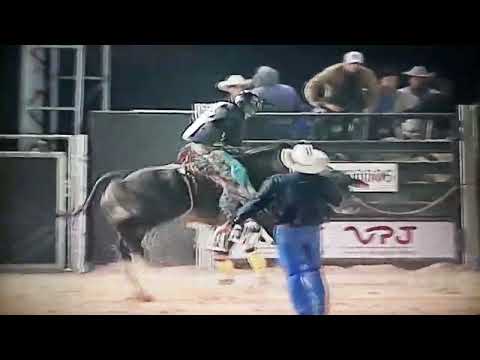 Melhores montarias noite de Sabado rodeio de Jaguariúna SP etapa PBR Brasil 2006
