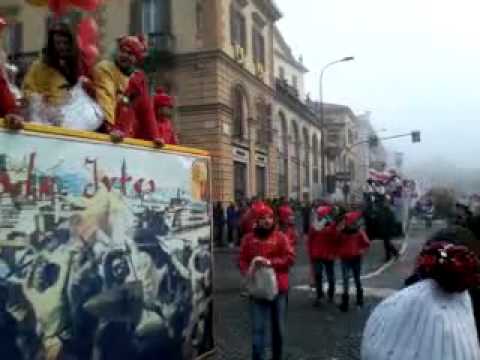 carnevale d ivrea 2015 carri da getto