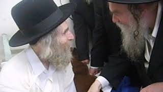 הגראי"ל עם הרב סנדר ארלנגר זצוק"ל