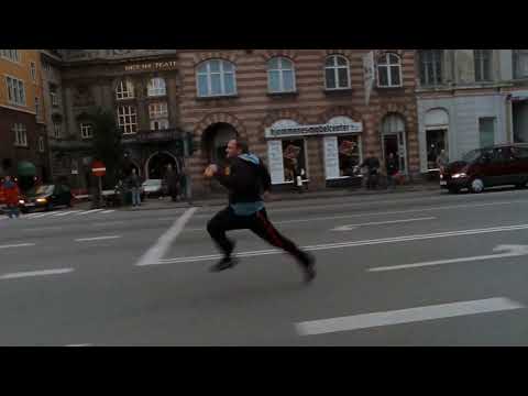 Pusher (1996) - Frank gets busted