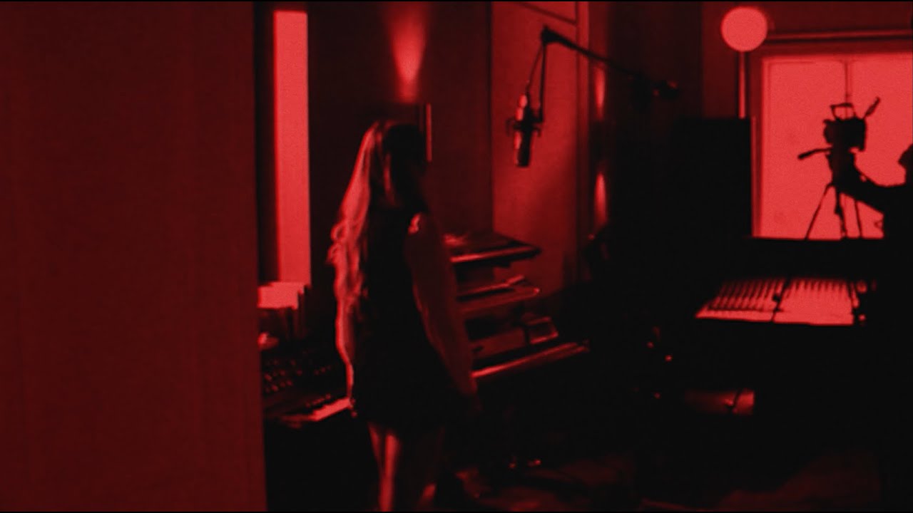 BLUES PILLS - HERE COMES THE NIGHT (Official Video) - YouTube