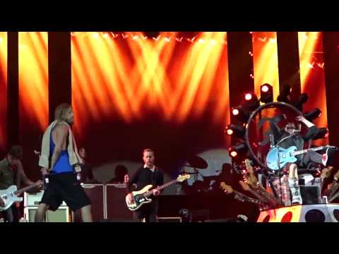 Queen + Led Zeppelin - Roger Taylor John Paul Jones & Foo Fighters Under Pressure News 2015