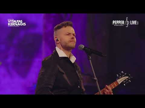 Jokūbas Bareikis gyvo garso koncerte "Legenda. Vytautas Kernagis. Istorijos ir dainos."