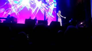 Joss Stone Sings 'Drive All Night'