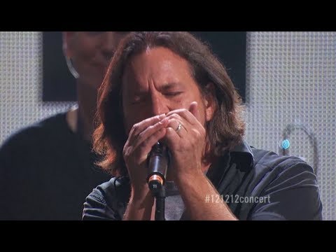 Roger Waters & Eddie Vedder: "Comfortably Numb" Live at "12-12-12" The Concert for Sandy Relief (HD)