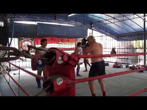 NETO Treino de Muay-Thai na Tailandia