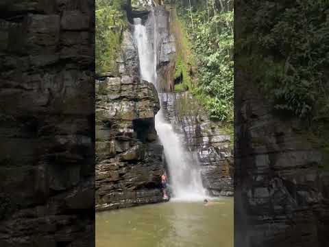 Cascada el Puente desde el pozo en Mogotes Santander
