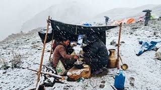 Download lagu Inside Dolpa’s Coldest Region | A Family’s Real Experience Living in Nature, Caves & Tents🌧️🌧️🌧️ mp3