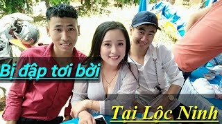 preview picture of video 'LỘC NINH BÌNH PHƯỚC Bị đập tơi bời khi thu tiền bảo kê  PHƯỢNG TEA MILK ĐƯỜNG MỚI   ak789 moto vlog'