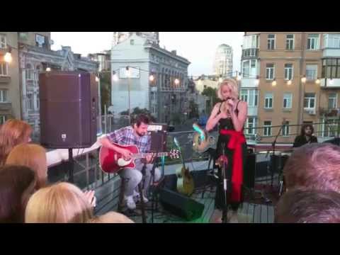 ALLOISE - Love Me Or Leave Me (acoustic) @ Barbara Bar (rooftop)
