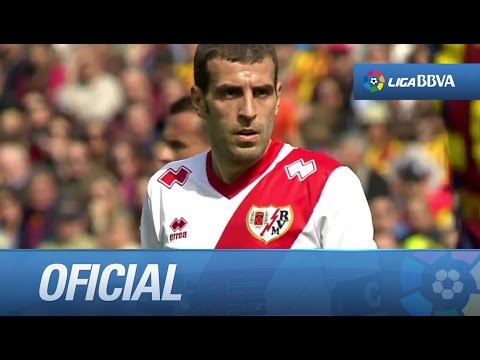 Lanzamiento de falta de Trashorras rozando la cruceta