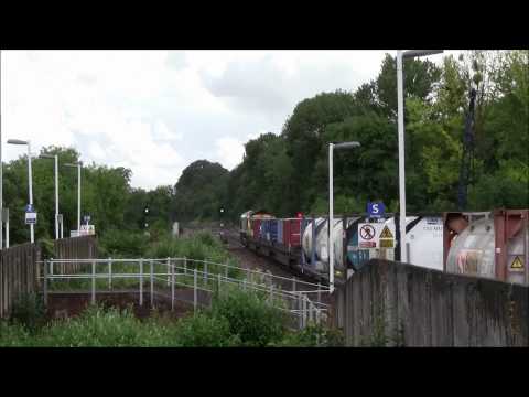 (HD) Shawford - Trains in The Rain