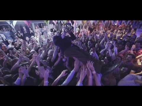 LSU16 - Stage diving of musicians