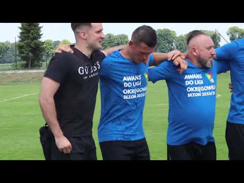 Radość po awansie piłkarzy Gwiazdy Chudów #2