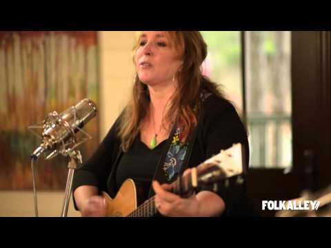 Folk Alley Sessions at 30A: Gretchen Peters - "Blackbirds"