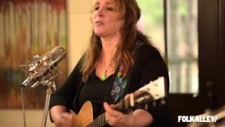 Folk Alley Sessions at 30A: Gretchen Peters - "Blackbirds"