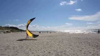preview picture of video 'Kitesurfen am Strand von Rowy... in Polen (061)'