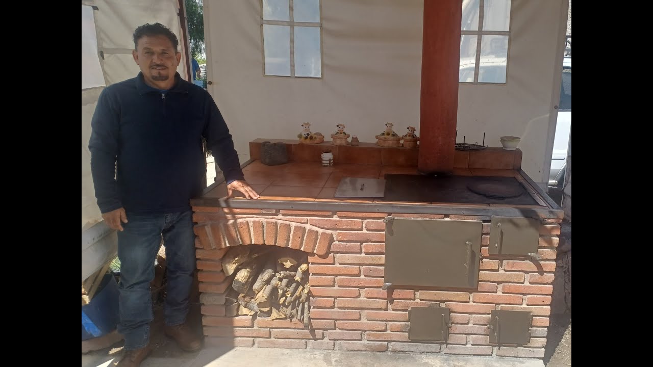 Mostrando nuestra estufa ahorradora de leña con horno