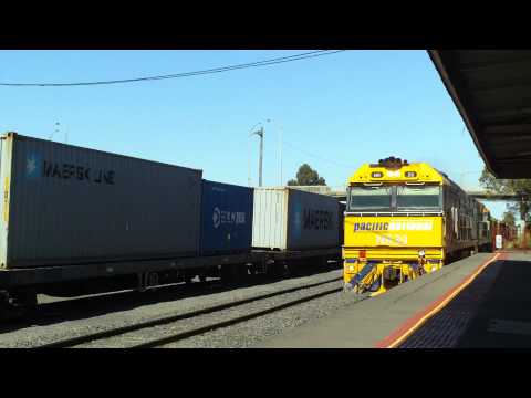 Australian Trains - Pacific National steel train at Horsham