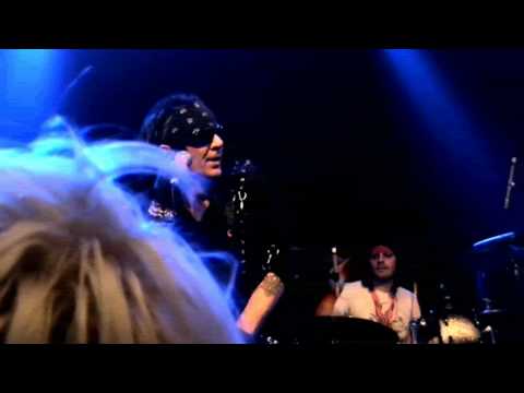 Nasty Idols - Head's Down (Tinseltown) - Live (2010)