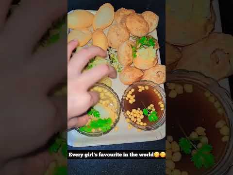 Guess what...??Every girl's choice in the world😋😋.. #mannatrocks#golgappelover#paanipoorilovers