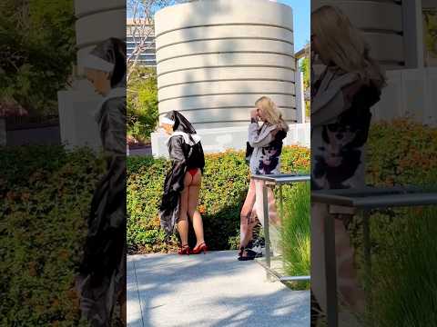 RANDOM GIRL GAVE ME CLOTHES: Good action on her part?🤯🤷🏻‍♀️LA ELVÍRA #shorts