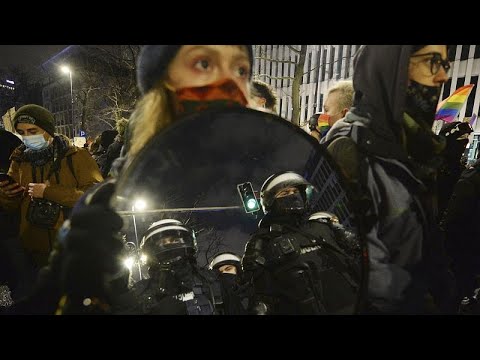 "Rettung vor sadistischer Regierung" - Proteste in Warschau gegen weiter