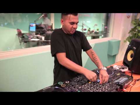 DJ Dyna live Divali set bij Morad & Shay