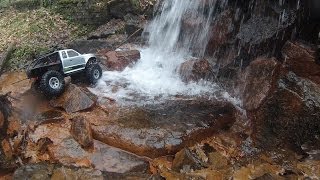 preview picture of video 'RC Axial SCX10 Honcho RTR - The Waterfall'