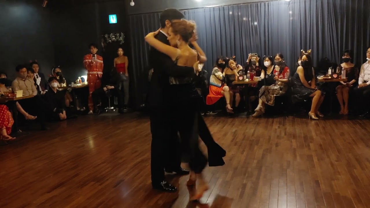 [Ángel D'Agostino, Ángel Vargas - Tres esquinas] Germán Ballejo & Magdalena Gutierrez