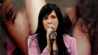 Ashlee Simpson - Nothing New (Wal-Mart Exclusive Live Performance)