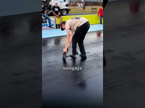 Jangan Coba Jalan Di Lintasan Balap😱