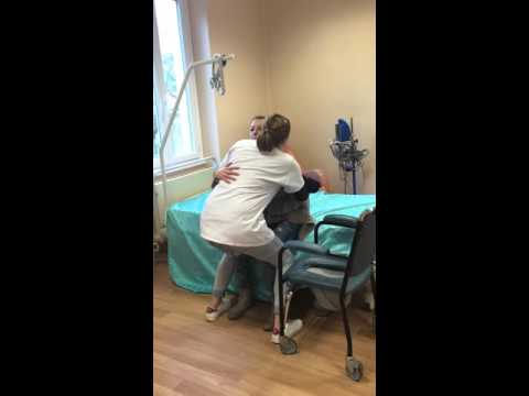 transfert lit assis chaise garde robe 1 soignant